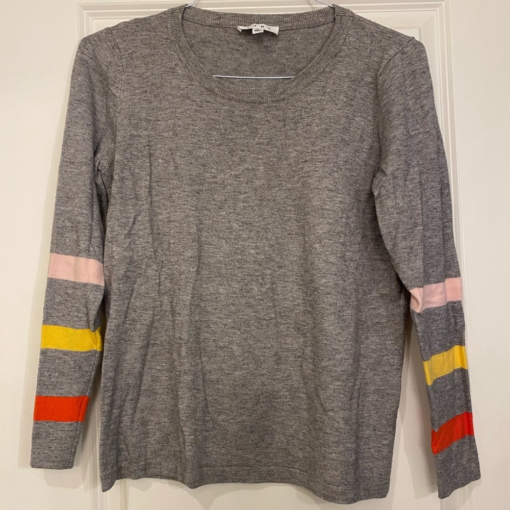 Grey sweater with striped sleeves